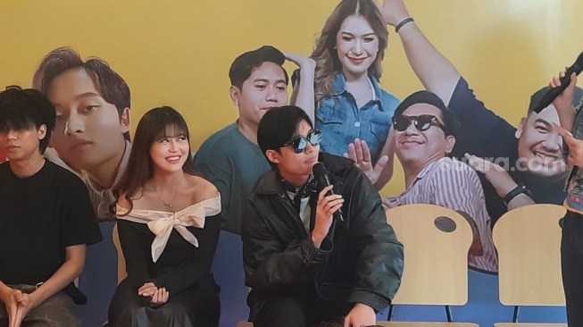 Konferensi pers album kompilasi berjudul Honey Sweet Compilation bareng Rizwan Fadilah di Bintaro, Tangerang Selatan belum lama ini. [Suara.com/Rena Pangesti]