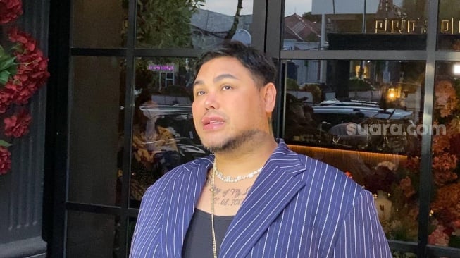 Ivan Gunawan di kawasan Kemang, Jakarta, Jumat, 9 Mei 2025. [Suara.com/Adiyoga Priyambodo]