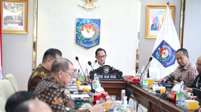 Komitmen Dukung Penuh Pelaksanaan Program MBG, Mendagri Kumpulkan Pemda secara Virtual