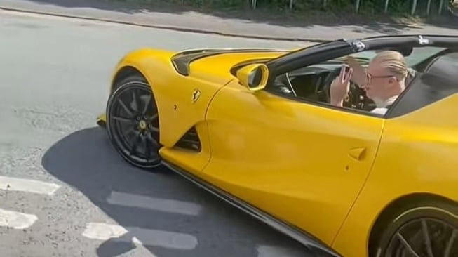Erling Haaland Tambah Koleksi Mobil Mewah: Cuma Keluarkan Rp7 Miliar [Tangkap layar Tiktok]