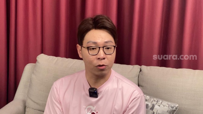 Dokter kecantikan Richard Lee dalam sebuah wawancara di kawasan Setiabudi, Jakarta, Senin, 12 Mei 2025 [Suara.com/Adiyoga Priyambodo].
