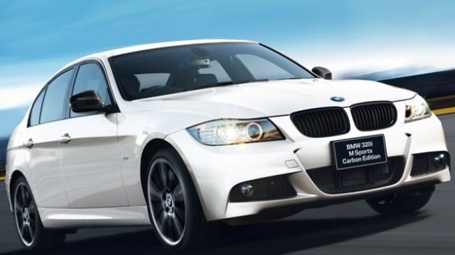 BMW 320i. (Favcars)