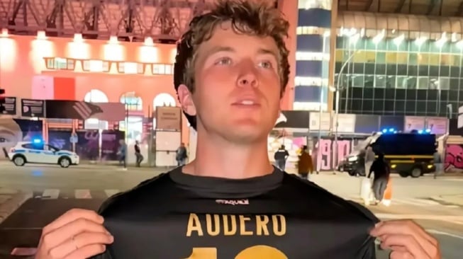 Liburan di Italia, Ole Romeny Pamer Dukungan ke Emil Audero