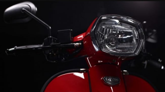 Pesona si Ganteng Royal Alloy GP Series: Tampang ala Vespa, Harganya Bikin Yamaha XMAX Gigit Jari