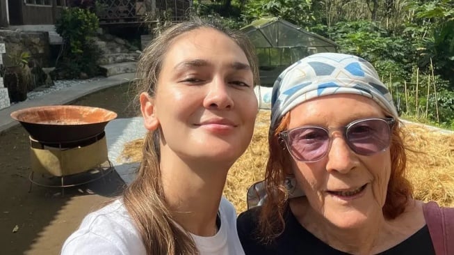 Apa Pekerjaan Ibu Luna Maya di Bali? Ngaku Tak Pernah Cek Uang Kiriman Anak