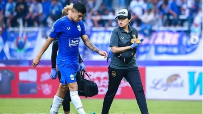 'Terpatri Semua Kenangan': Tangis Dokter Cantik Ini Pecah Usai PSIS Semarang Degradasi