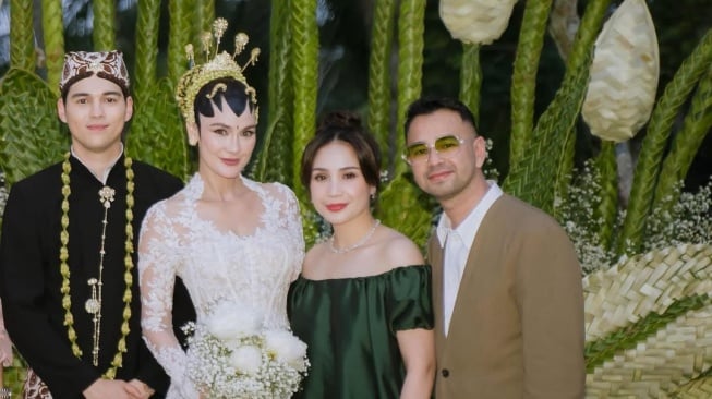 Gaun Nagita Slavina di Pernikahan Luna Maya dan Maxime Bouttier Curi Perhatian, Segini Harganya