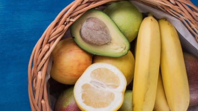 Ilustrasi pisang dan alpukat (Freepik)