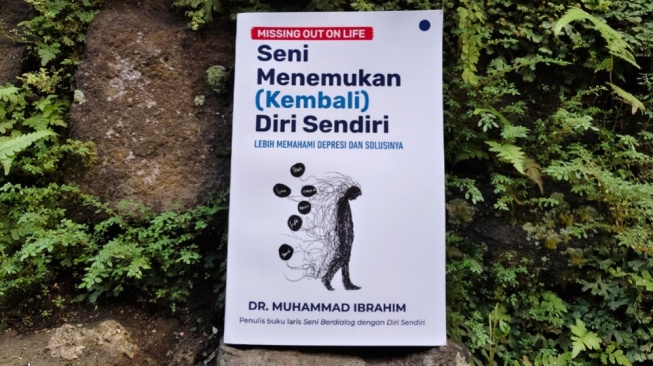 Agar yang Redup Kembali Hidup dalam Seni Menemukan Kembali Diri Sendiri