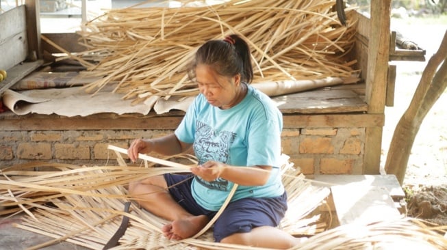 Pengerajin rotan di Kecamatan Simpang Sender, Kabupaten Ogan Komering Ulu Selatan (OKUS)