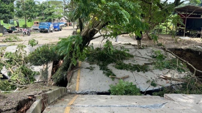 Putusnya Jalur Vital SamarindaBalikpapan, Warga Minta Solusi Cepat