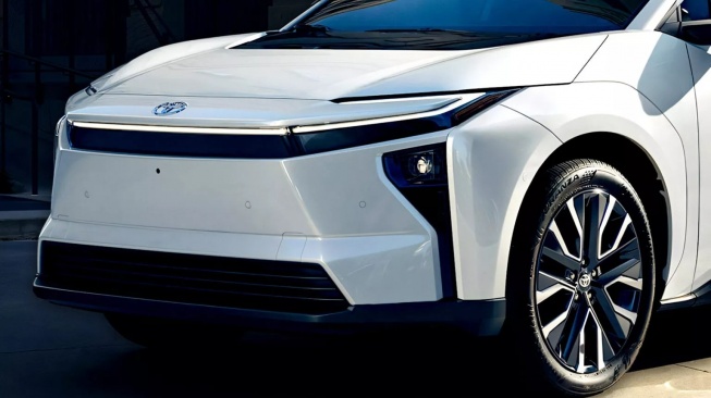 Toyota memutuskan untuk merubah nama mobil listrik bZ4x hanya dengan nama bZ karena sulit dalam penyebutan dan berdampak terhadap penjualan. (Foto: Toyota)