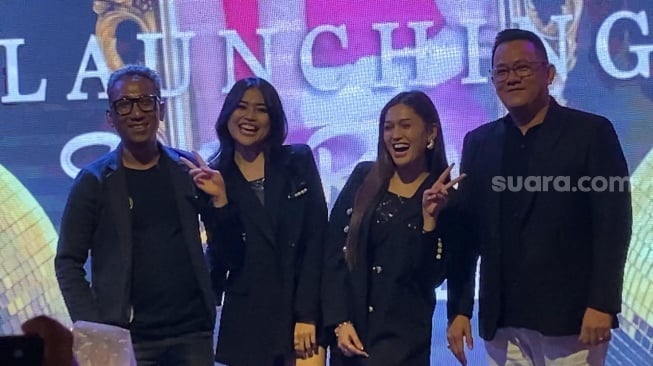 Formasi baru duo dangdut New Sister, Ovi Sovianti dan Givri Taj dalam sesi jumpa pers di kawasan Warung Buncit, Jakarta, Senin, 12 Mei 2025. [Suara.com/Adiyoga Priyambodo]
