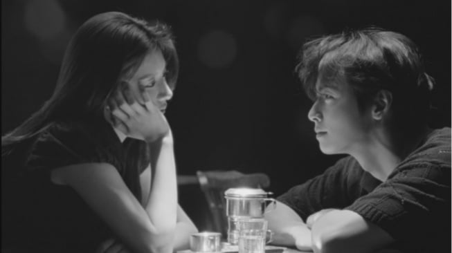 Go Yoon-jung dan Cha Eun Woo Pamer Chemistry Romantis dalam Kampanye Baru