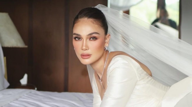 Luna Maya tampak begitu cantik saat menjadi pengantin. [Instagram]