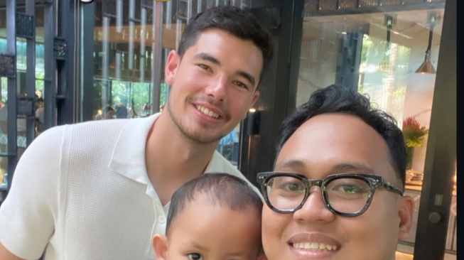 Elkan Baggott terlihat di Bali. (@rhaudaesa)