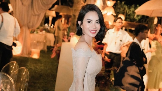 Potret cantik Dearly Desiana Djoshua alias Dearly Djoshua yang dikabarkan dekat dengan Ari Lasso (Instagram/dearlydjoshua)