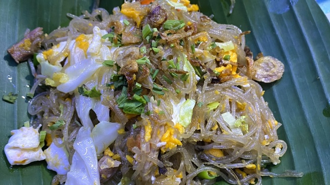 Mie Lethek yang berasal dari Bantul, DIY juga menjadi makanan ekstrem karena warnanya yang tak menggoda selera. Tapi saat mencicipi masakan ini dijamin akan ketagihan. (Twitter)