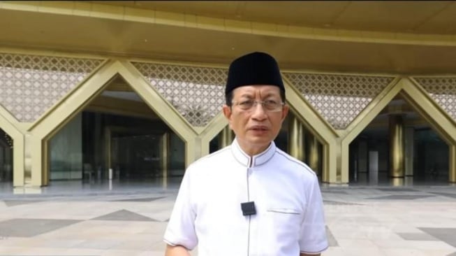 Menteri Agama (Menag) Nasaruddin Umar saat meninjau persiapan pelaksanaan Iduladha di Masjid Al-Khairiyah di kawasan Pantai Indah Kapuk (PIK), Jakarta Utara. (Foto istimewa)
