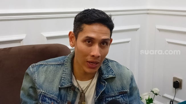 Ganindra Bimo ditemui di Cilodong, Depok pada Minggu, 11 Mei 2025. [Suara.com/Rena Pangesti]