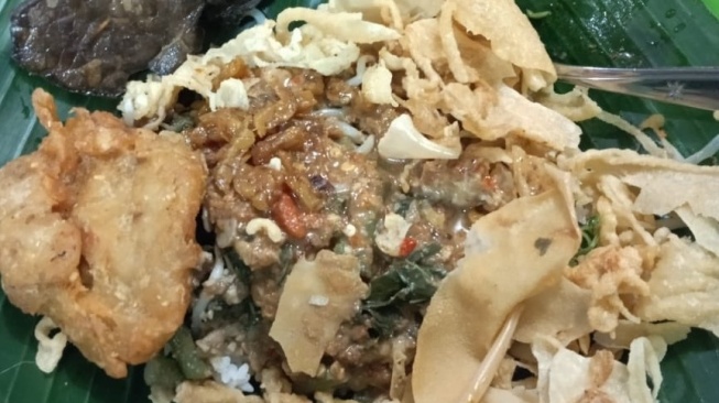 Nasi pecel tumpang juga menjadi sajian khas di Kediri yang wajib disantap. (Twitter)
