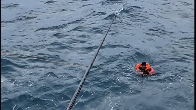 Hanyut di Perairan Kepulauan Seribu, Tiga Nelayan Berhasil Diselamatkan Perwira Pertamina
