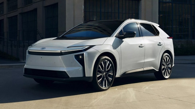 Toyota memutuskan untuk merubah nama mobil listrik bZ4x hanya dengan nama bZ karena sulit dalam penyebutan dan berdampak terhadap penjualan. (Foto: Toyota)