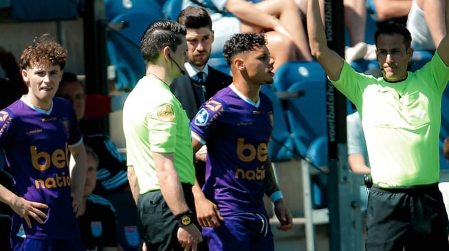 Sejak dipanggil membela Timnas Indonesia, Dean James terus menunjukkan dedikasi tinggi meskipun karier klubnya berlangsung di luar negeri. Kombinasi antara pengalaman bertanding di Liga Belanda dan adaptasinya yang cepat dengan gaya bermain Timnas menjadi nilai tambah tersendiri. (ig Dean James)