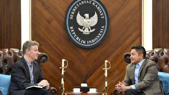 Sekretaris Kabinet Teddy Indra Wijaya menerima kunjungan Dubes Australia untuk Indonesia Roderick Bruce Brazier di Gedung Sekretariat Kabinet, Jakarta, Senin (12/5). (Foto: Cahyo - Biro Pers Sekretariat Presiden)