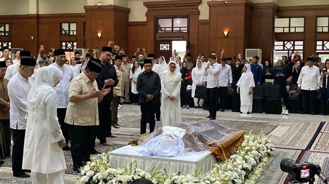 Prabowo Melayat ke Eddie Nalapraya: Peran Beliau Sangat Besar Bina Pencak Silat Indonesia