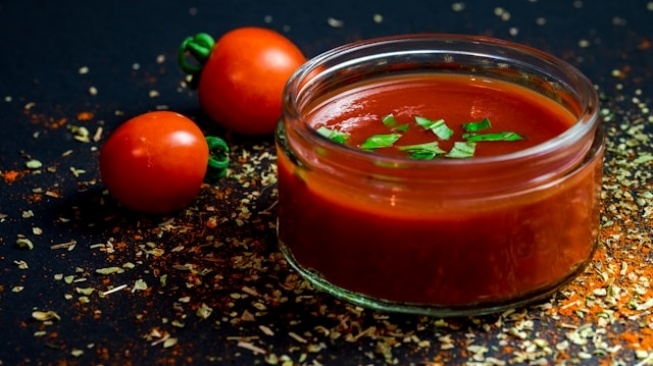 Ilustrasi saus tomat (Unsplash/Dennis Klein)
