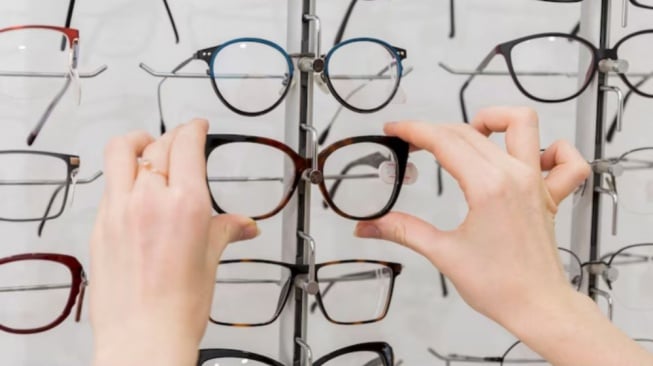 Manfaatkan Promo Spesial BRI di Optik Sepasang (freepik)