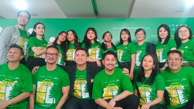 Para pemain drama Musikal Keluarga Cemara saat konferensi pers di Ciputra Artpreneur, Kuningan, Jakarta Selatan pada Rabu, 13 Mei 2025. [Suara.com Rena Pangesti]