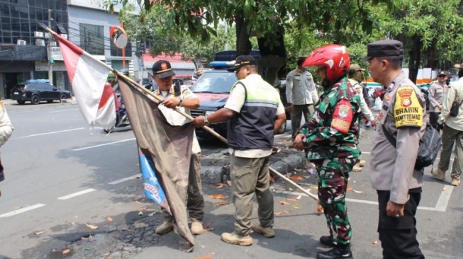 Razia Atribut Ormas di Jakbar: Ini Daftar Jalan yang Jadi Sasaran Operasi
