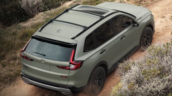 Segarang Jeep, Senyaman SUV Keluarga: Kenalan dengan Honda CR-V TrailSport yang Siap Diajak Trabas