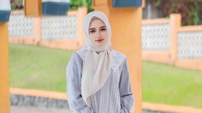 Inara Rusli Kenakan Gaun Pengantin Syar'i, Kode Mau Nikah Lagi?