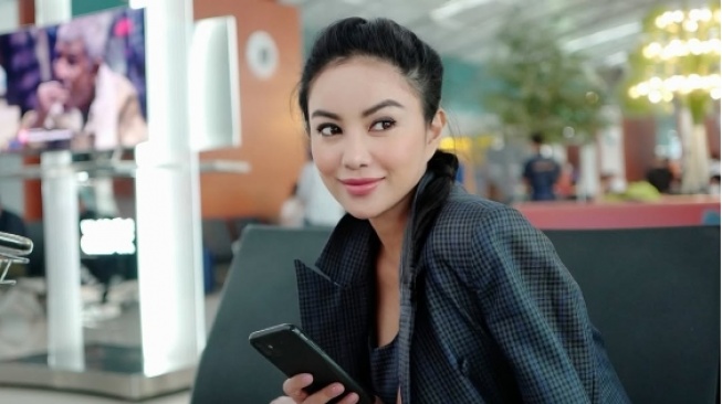 8 Pesona Dearly Djoshua, Perempuan yang Diduga Pacar Baru Ari Lasso