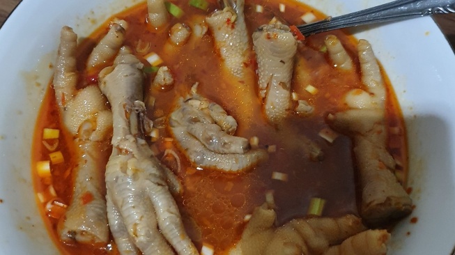 Ceker setan yang hanya berupa nama menjadi makanan pedas khas yang patut dicoba ketika sampai ke Malang, Jawa Timur. (Twitter)