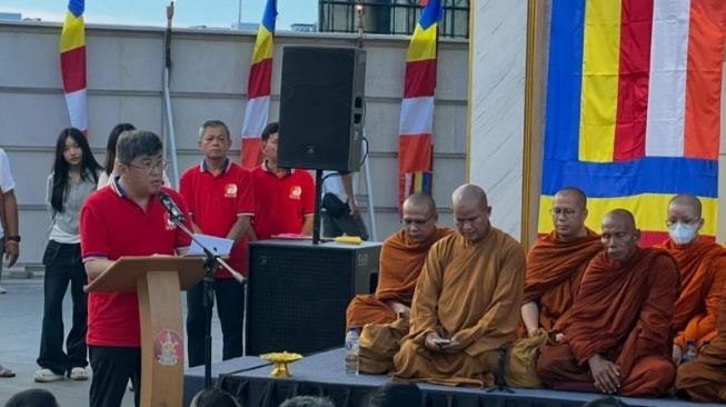 Sebanyak 38 Bhikkhu Thudong telah menyelesaikan perjalanan spiritual berjalan kaki 2.800 kilometer dari Thailand ke Candi Borobudur, Jawa Tengah pada Hari Raya Waisak, Senin (13/5/2025). (Foto istimewa)