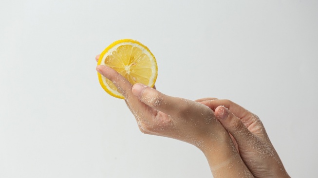 Ilustrasi lemon untuk eksfoliasi. [Freepik]