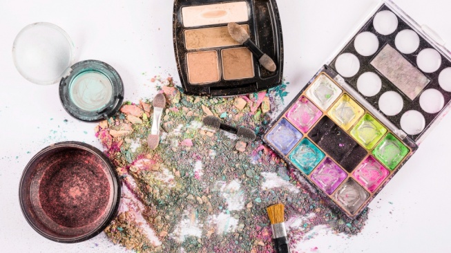 7 Tanda Make Up Sudah Tidak Layak Pakai: Kenali Sebelum Terlambat