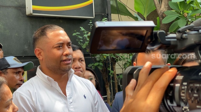 Rayen Pono diperiksa terkait laporannya terhadap Ahmad Dhani [Suara.com/Adiyoga Priyambodo]