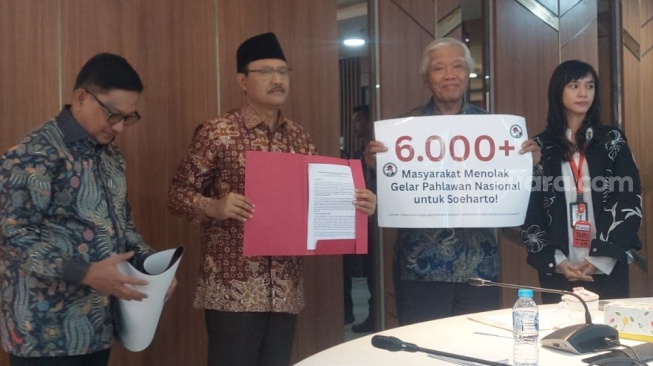 Audiensi dengan Mensos, Aktivis hingga Korban 65 Tolak Soeharto Dijadikan Pahlawan Nasional