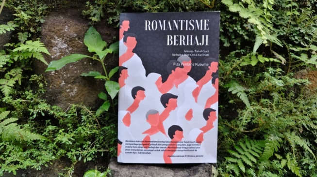 Ulasan Buku Romantisme Berhaji, Menuju Tanah Suci Berbekal Niat dari Hati