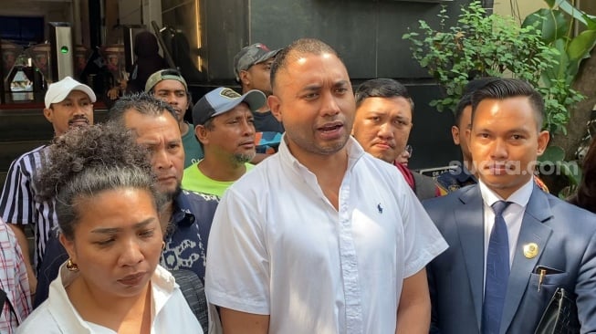Rayen Pono diperiksa terkait laporannya terhadap Ahmad Dhani [Suara.com/Adiyoga Priyambodo]