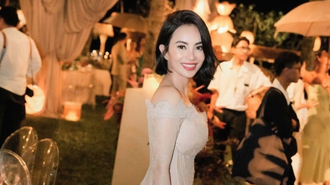 Potret Dearly Joshua yang diduga pacar baru Ari Lasso (Instagram/@dearlydjoshua)