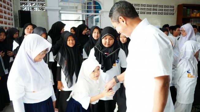 Kegiatan bakti sosial ini merupakan bagian dari Program Tanggung Jawab Sosial dan Lingkungan (TJSL) “Bulog Aksi Berbagi” pada Pilar Pembangunan Sosial (Dok: Bulog)