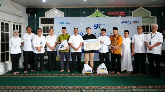 Tebar Manfaat Bagi Anak Yatim Piatu dan Tahfidz Quran, Perum Bulog Gelar Bakti Sosial HUT ke-58