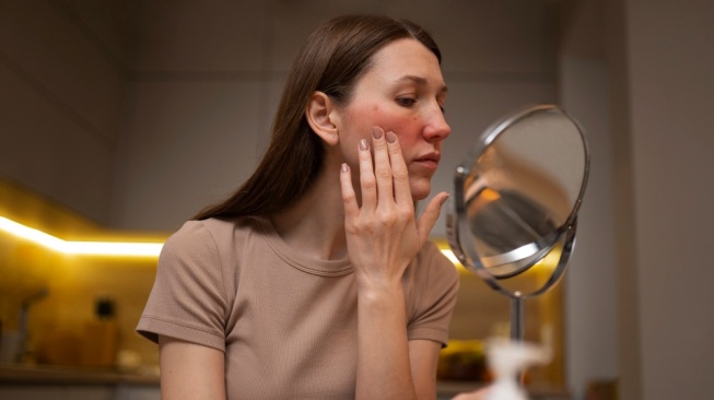 8 Tanda Skincare Tidak Cocok di Kulit, Segera Hentikan Pemakaian!