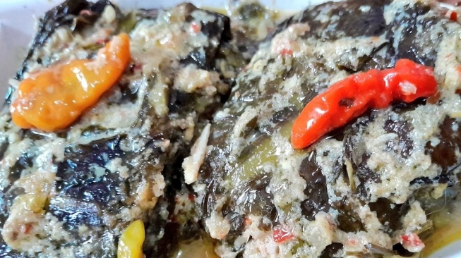 Buntil daun talas juga menjadi olahan kuliner khas yang ada di Banjarnegara. (Twitter)